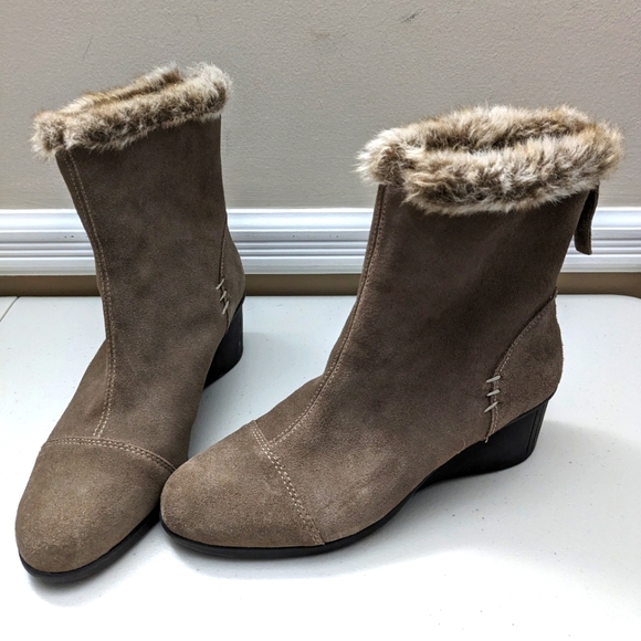 Women's suede Aeropostale boots, size 9. Tan. Two inch wedge heel. - Picture 4 of 13